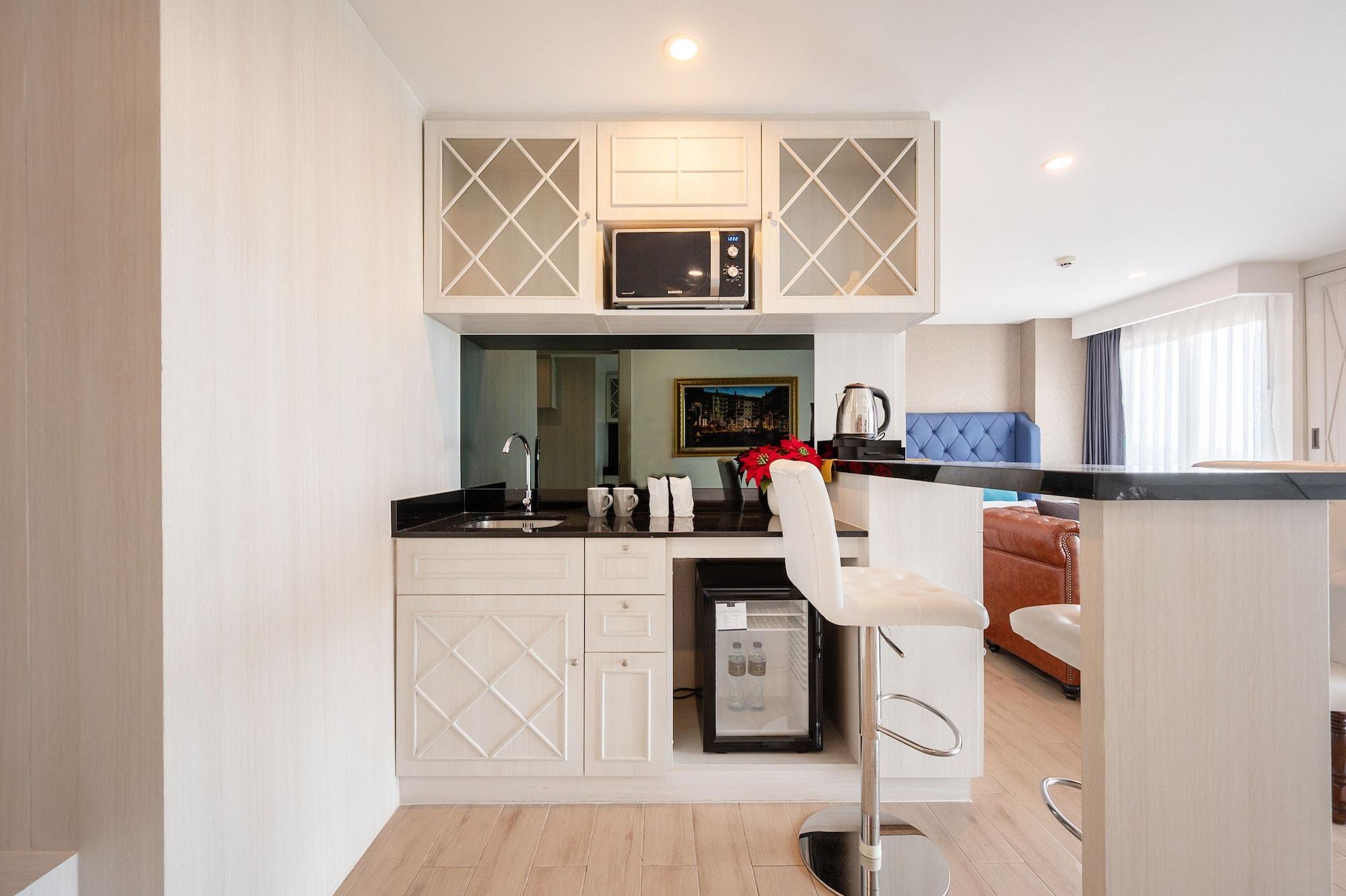 Sonia Residence - Sha Extra Plus Pantai Jomtien Bagian luar foto