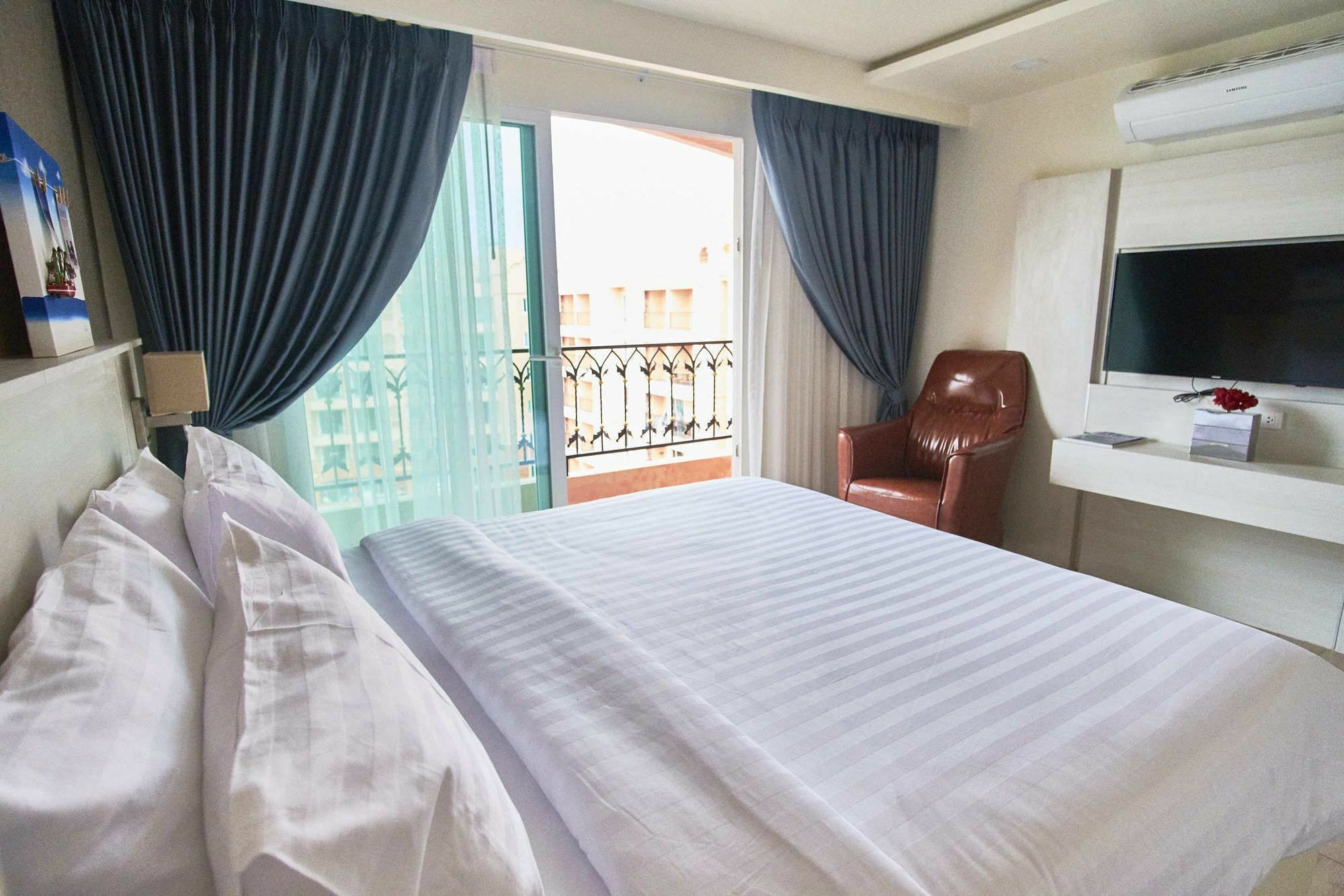 Sonia Residence - Sha Extra Plus Pantai Jomtien Bagian luar foto